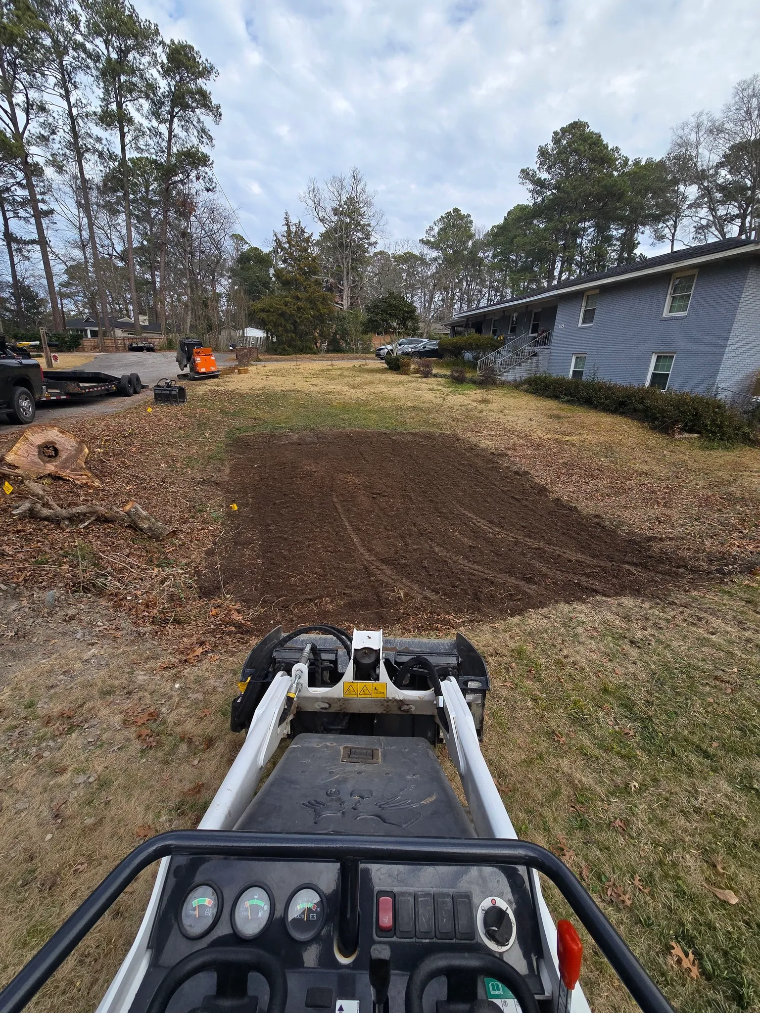 CMP Attachments mini skid hydra bucket — photo 2